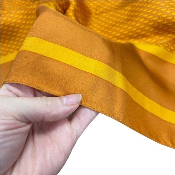 Vineyard Vines Silk Square Umbrella Print Yellow Scarf 35x35 - Picture 10 of 13